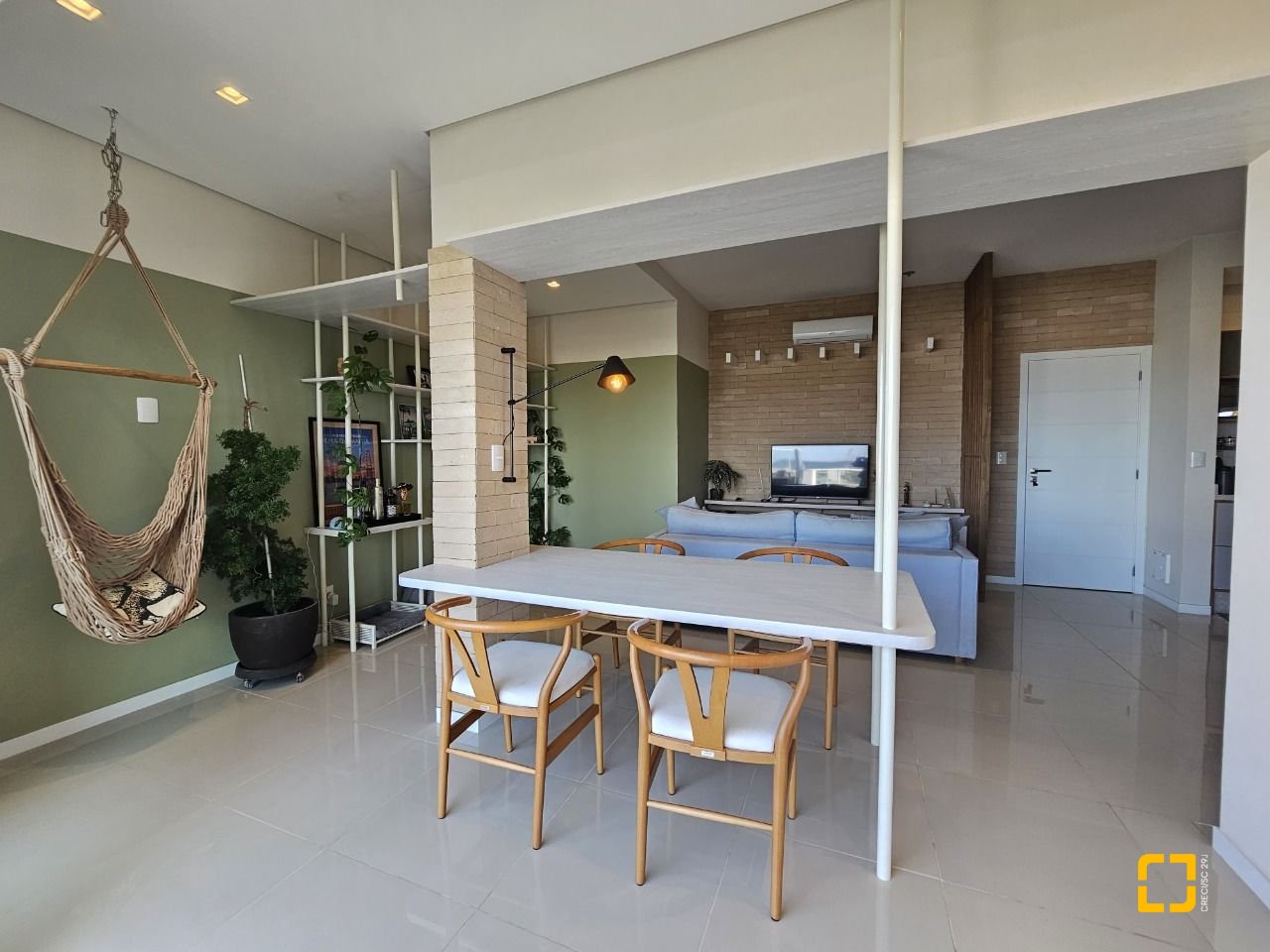 Cobertura com 142m², 3 quartos (sendo 1 suíte), 3 garagens, no bairro Campeche em Florianópolis