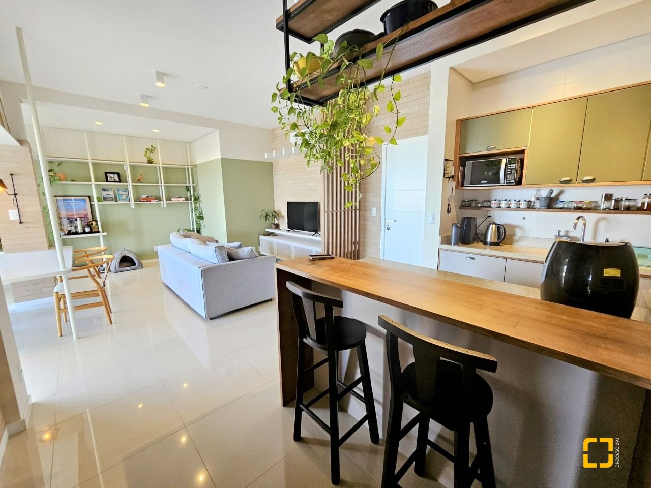 Cobertura com 142m², 3 quartos (sendo 1 suíte), 3 garagens, no bairro Campeche em Florianópolis