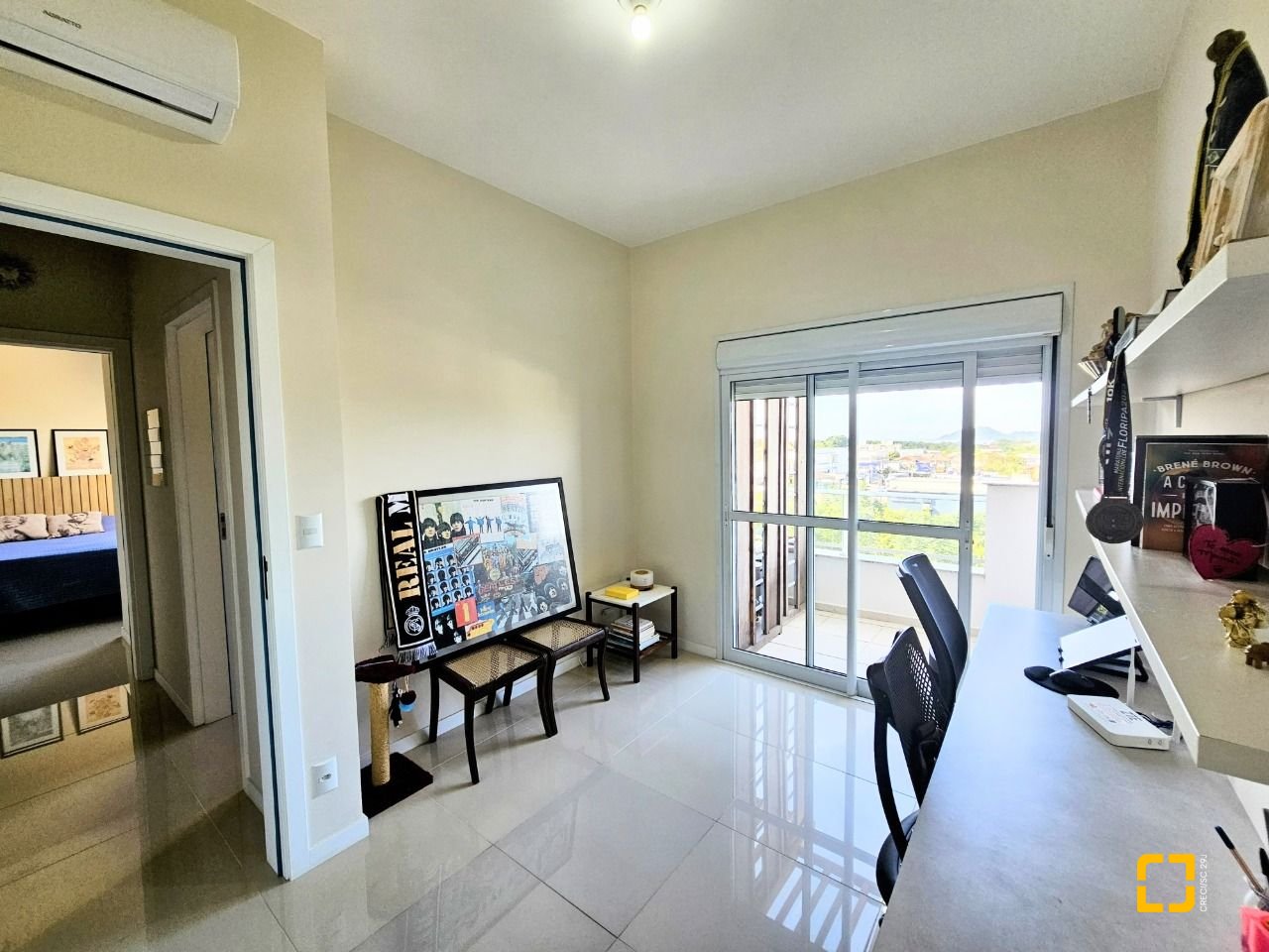 Cobertura com 142m², 3 quartos (sendo 1 suíte), 3 garagens, no bairro Campeche em Florianópolis