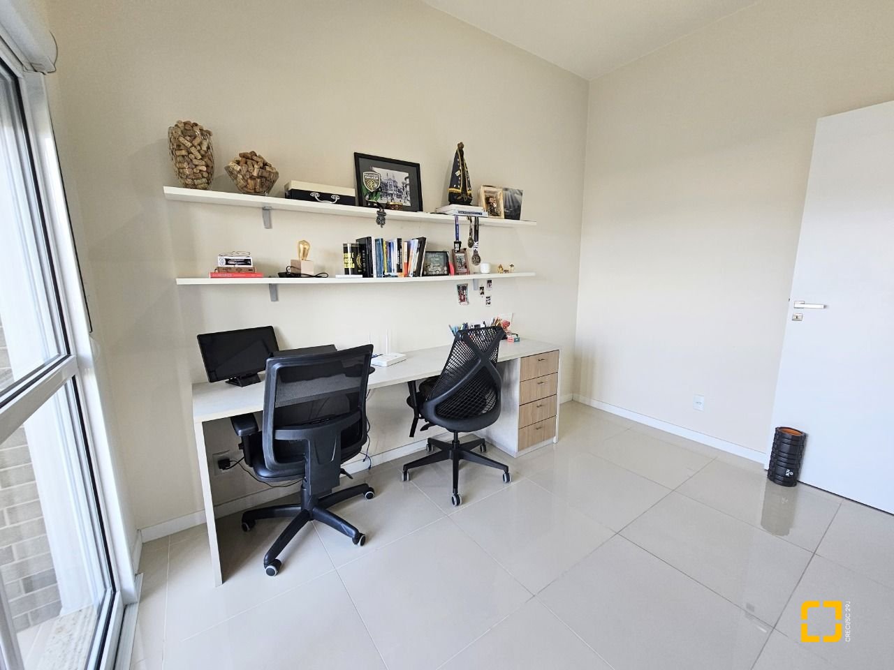 Cobertura com 142m², 3 quartos (sendo 1 suíte), 3 garagens, no bairro Campeche em Florianópolis