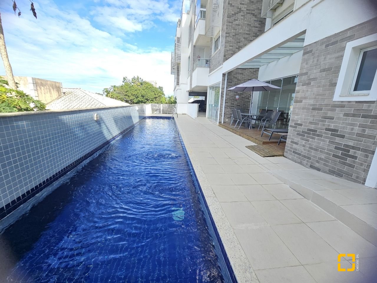 Cobertura com 142m², 3 quartos (sendo 1 suíte), 3 garagens, no bairro Campeche em Florianópolis