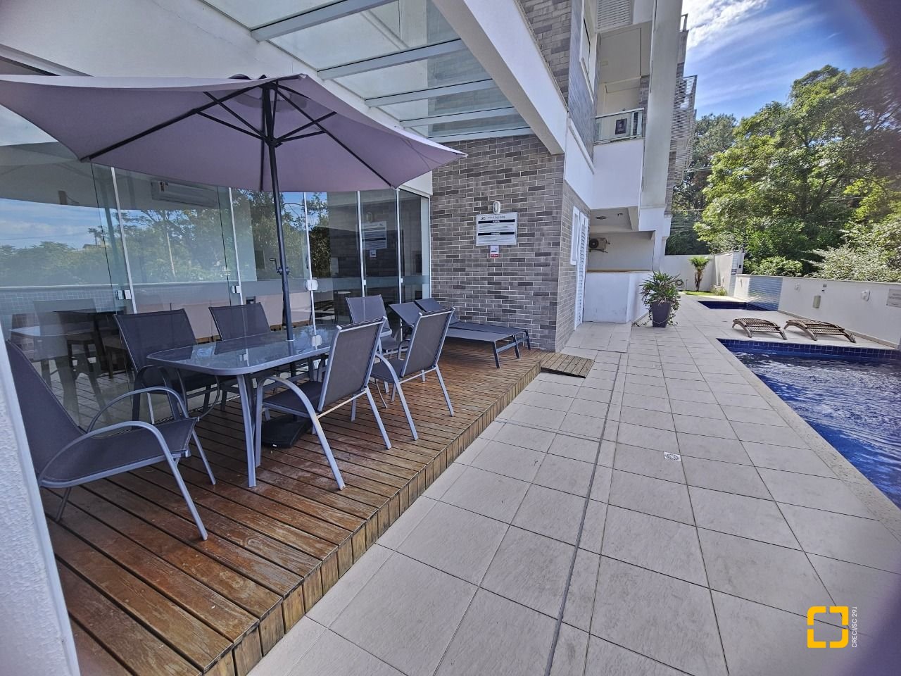 Cobertura com 142m², 3 quartos (sendo 1 suíte), 3 garagens, no bairro Campeche em Florianópolis