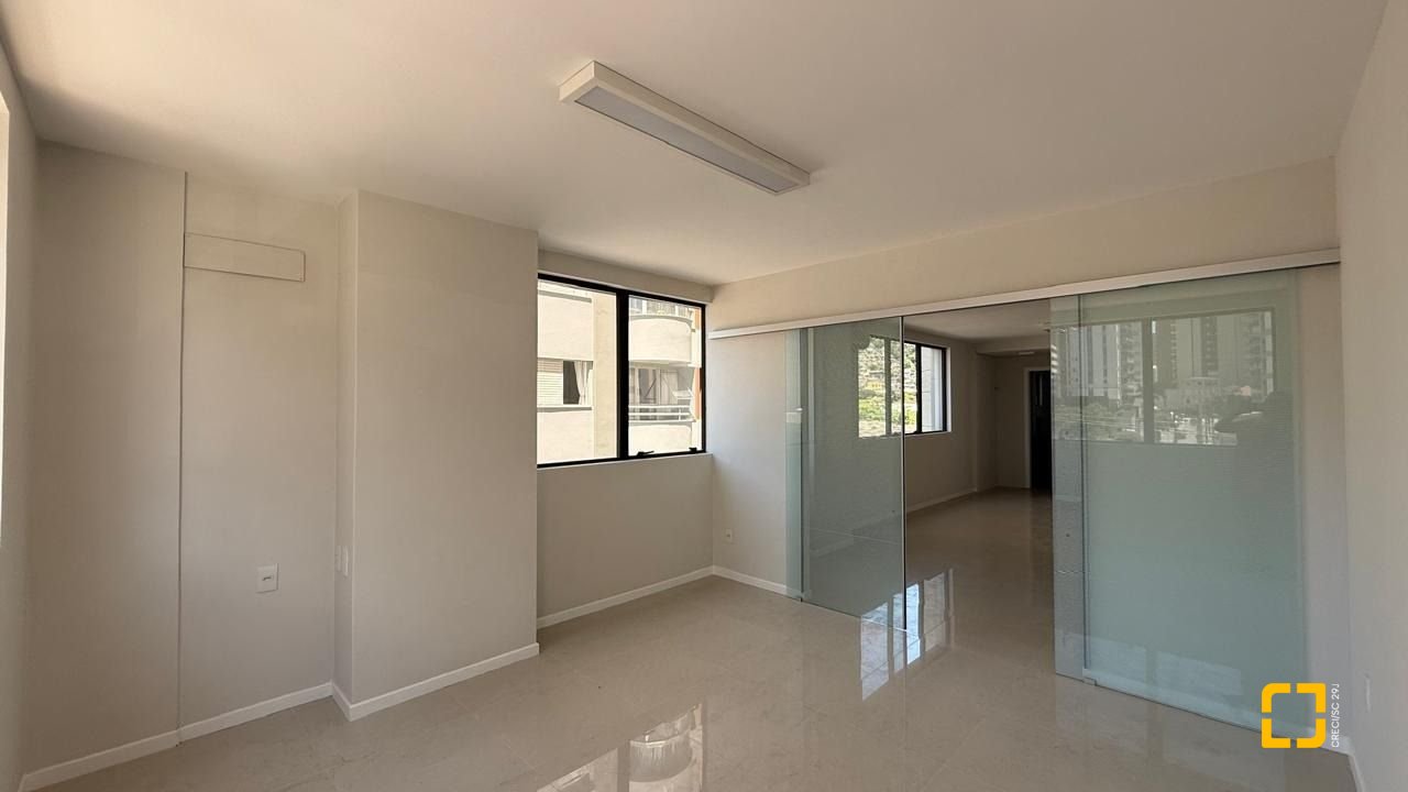 Sala com 48m², 1 garagem, no bairro Centro em Florianópolis