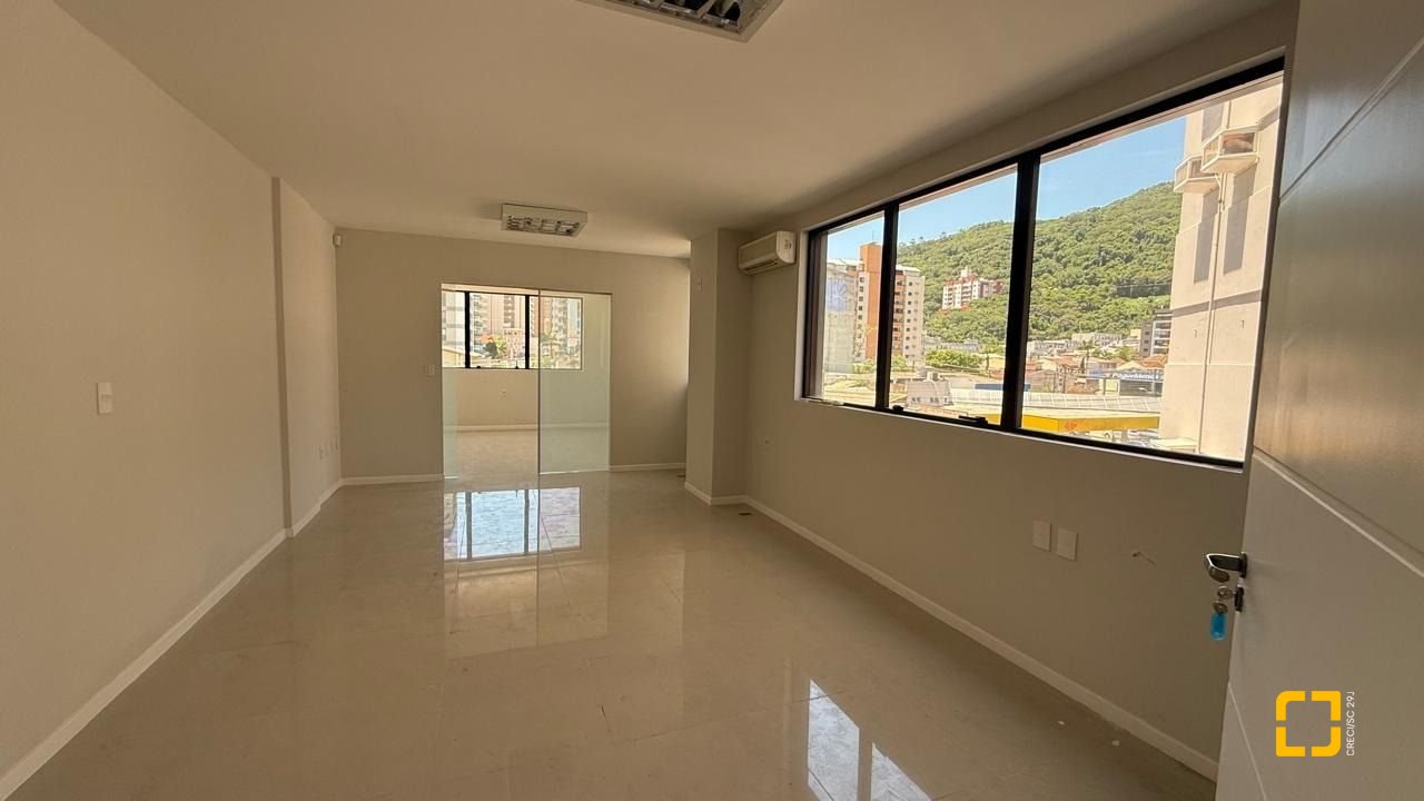 Sala com 48m², 1 garagem, no bairro Centro em Florianópolis