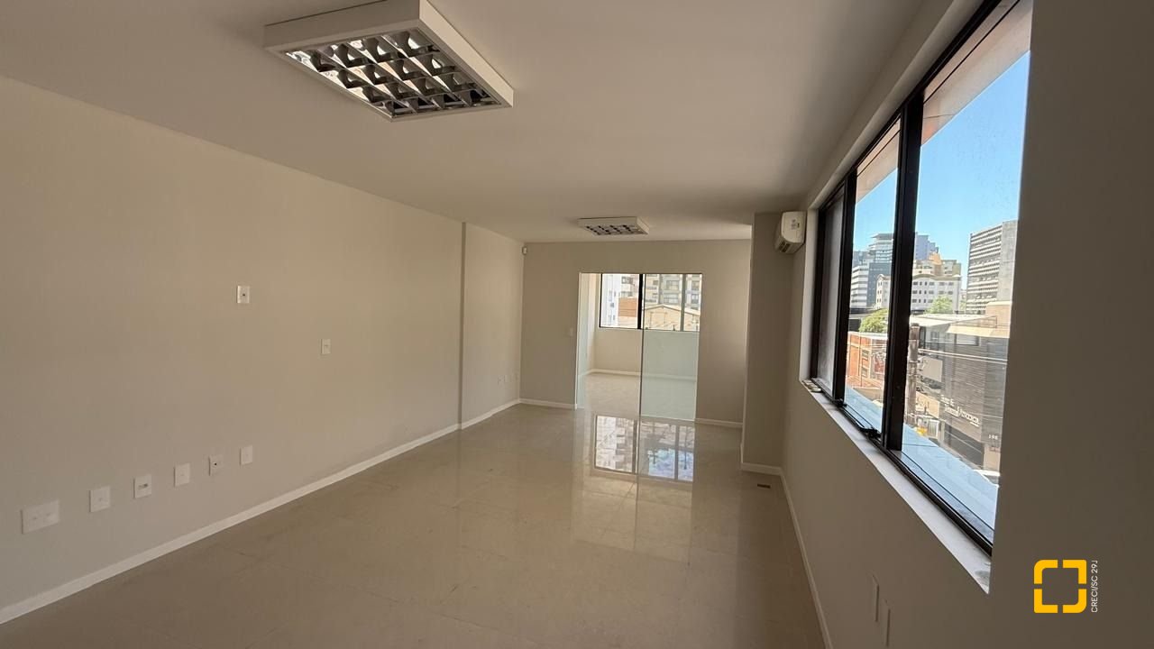 Sala com 48m², 1 garagem, no bairro Centro em Florianópolis