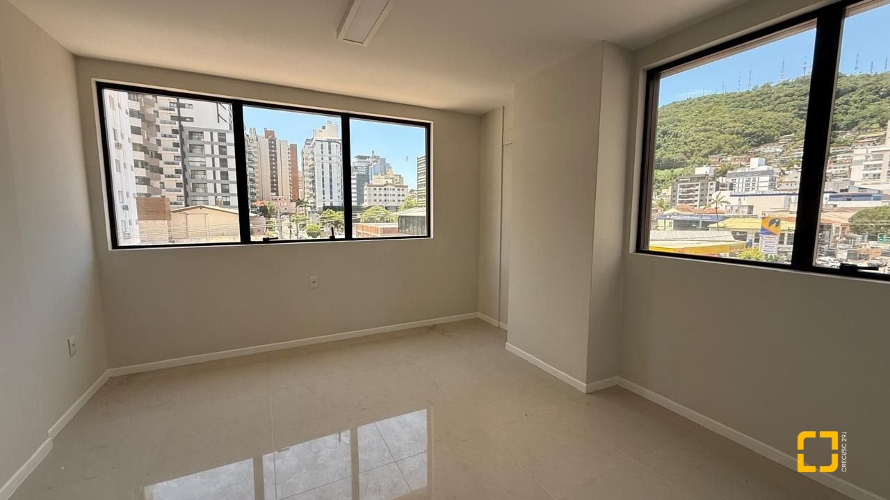 Sala com 48m², 1 garagem, no bairro Centro em Florianópolis