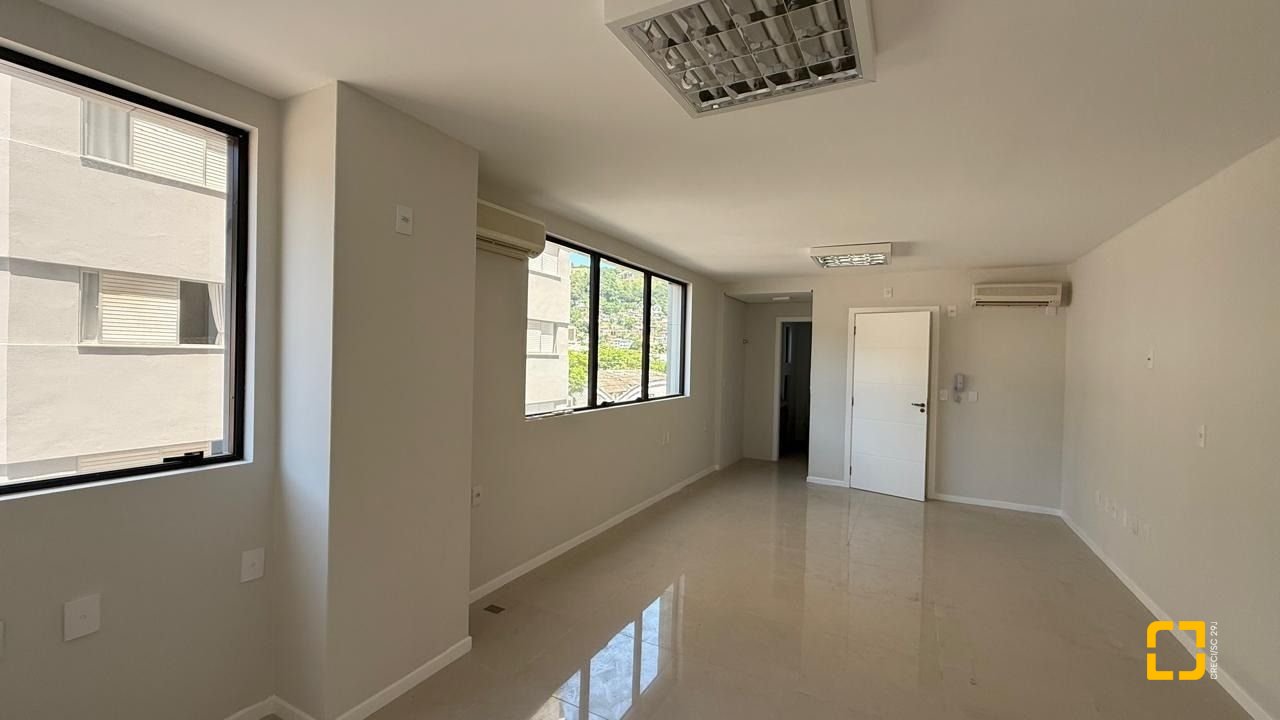Sala com 48m², 1 garagem, no bairro Centro em Florianópolis