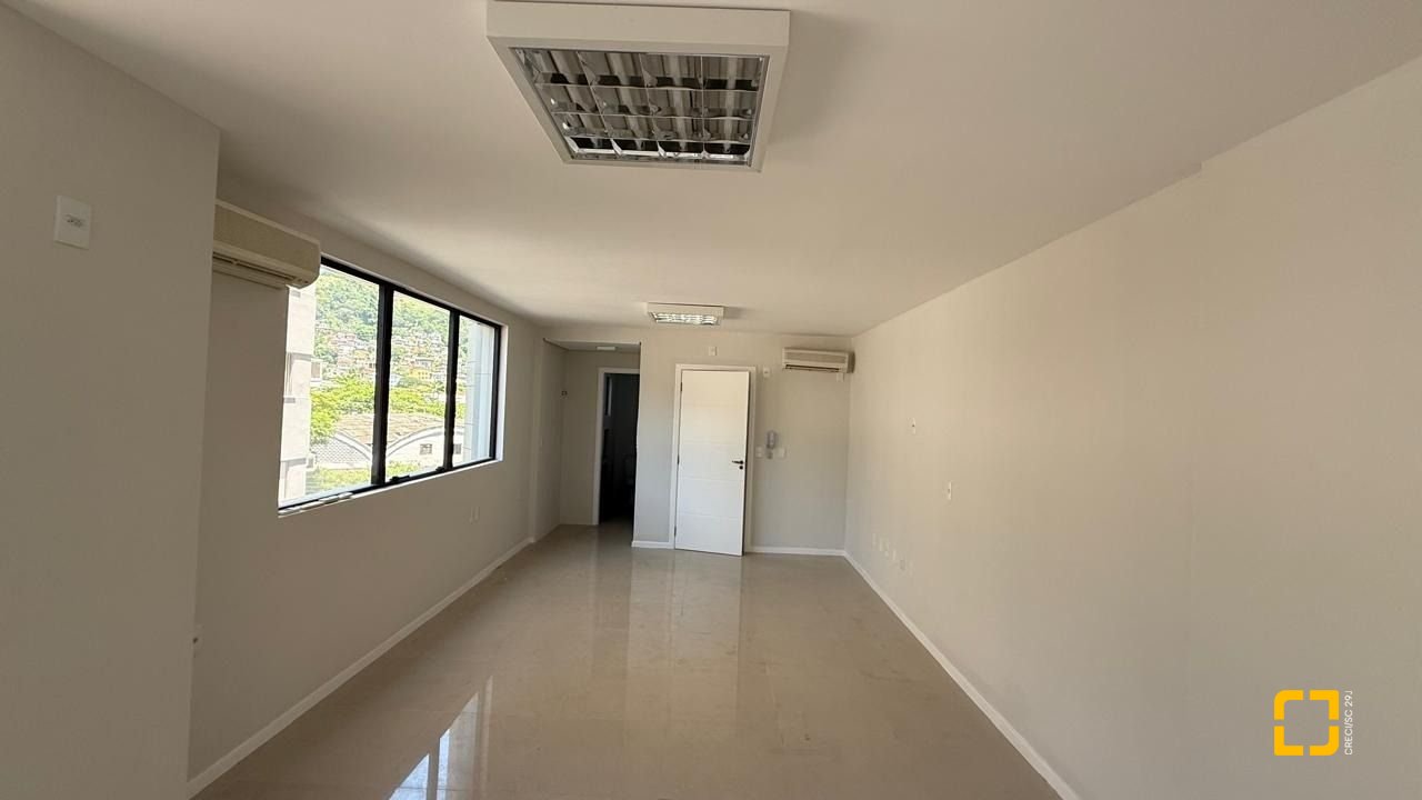 Sala com 48m², 1 garagem, no bairro Centro em Florianópolis