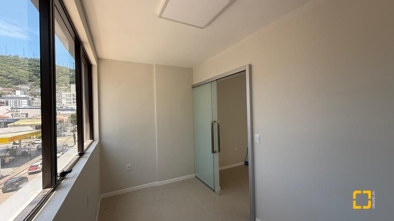 Sala com 48m², 1 garagem, no bairro Centro em Florianópolis