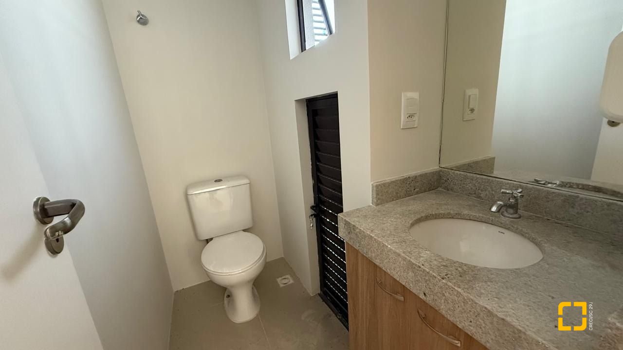 Sala com 48m², 1 garagem, no bairro Centro em Florianópolis