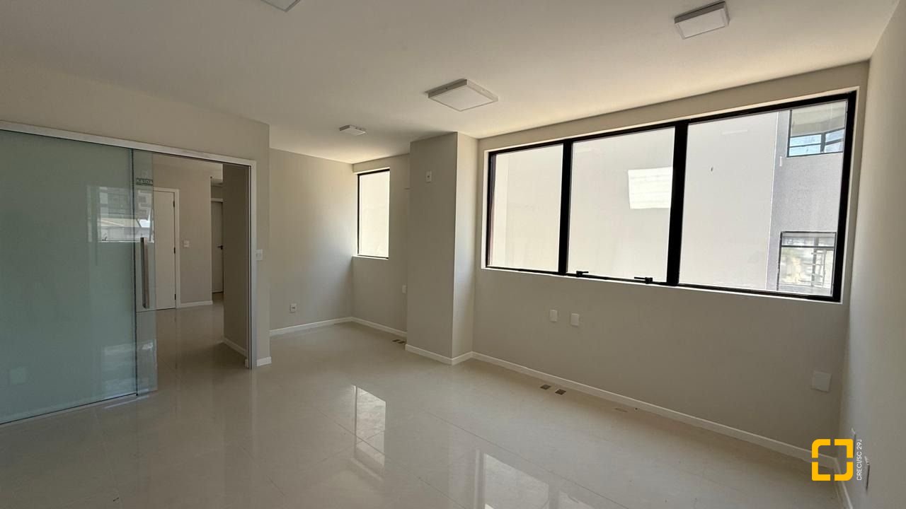 Sala com 48m², 1 garagem, no bairro Centro em Florianópolis