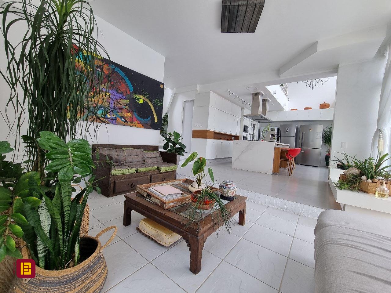 Casa com 450m², 8 quartos (sendo 8 suítes), 5 garagens, no bairro Centro em Florianópolis