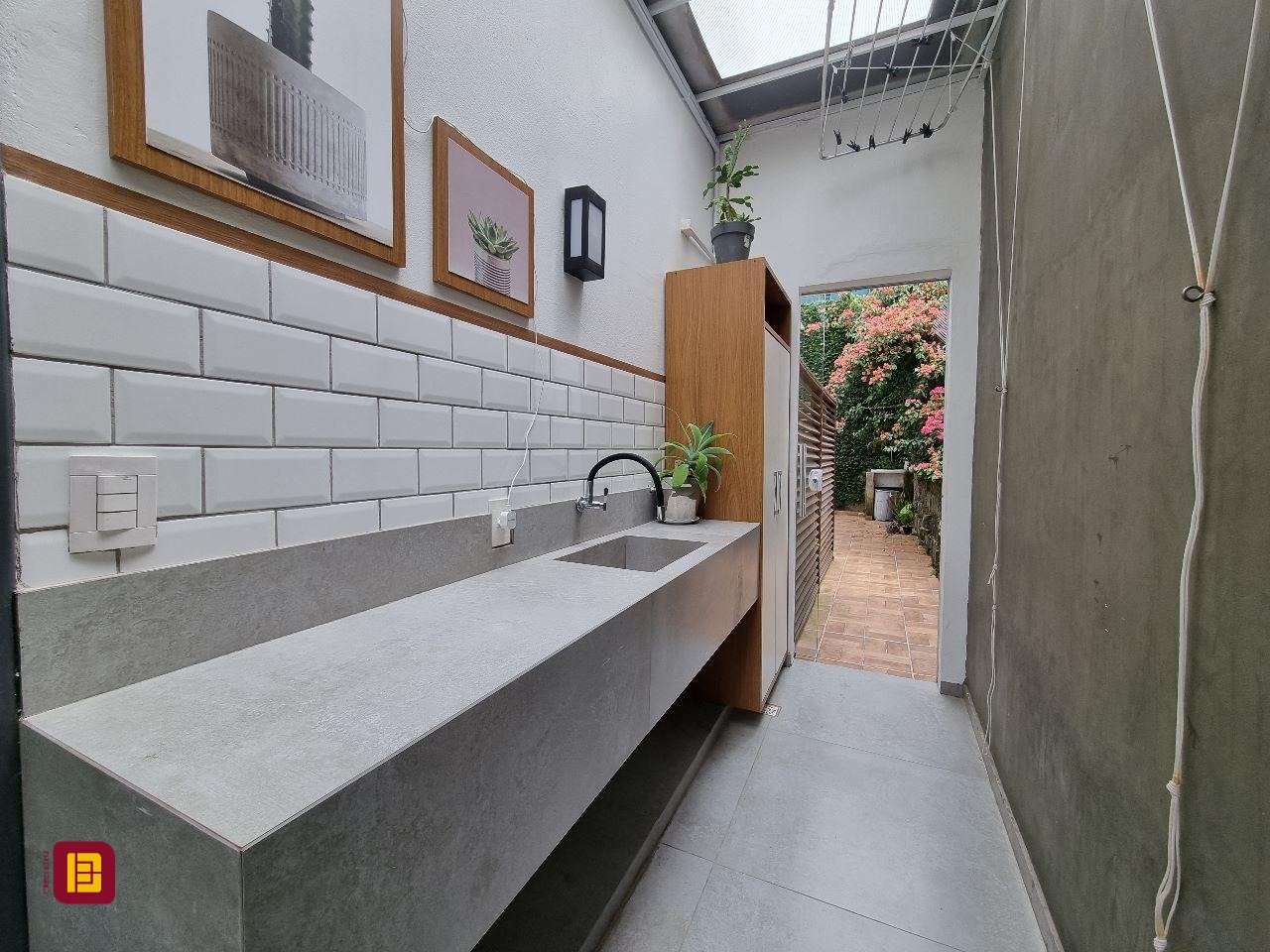 Casa com 450m², 8 quartos (sendo 8 suítes), 5 garagens, no bairro Centro em Florianópolis