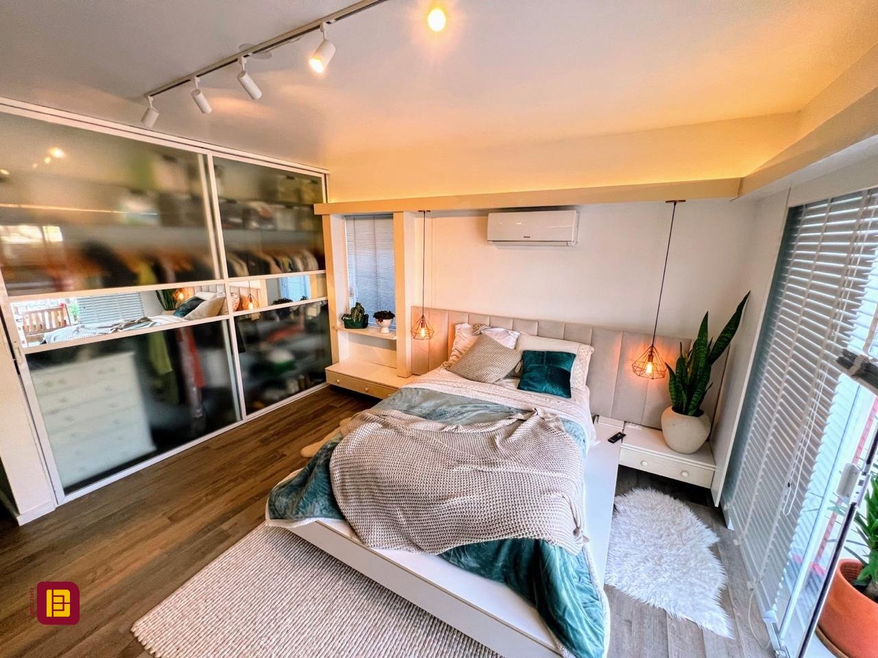 Casa com 450m², 8 quartos (sendo 8 suítes), 5 garagens, no bairro Centro em Florianópolis