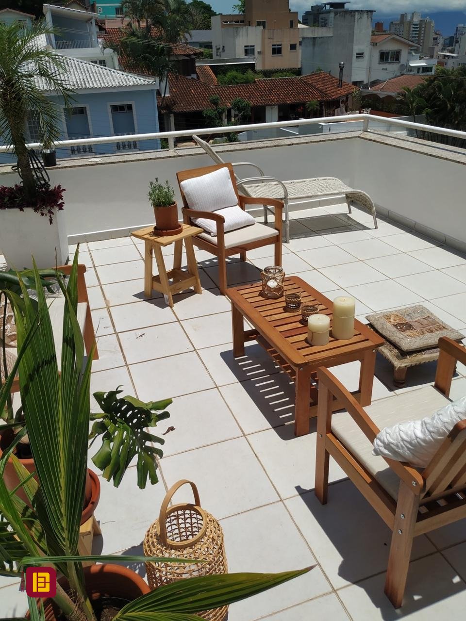 Casa com 450m², 8 quartos (sendo 8 suítes), 5 garagens, no bairro Centro em Florianópolis