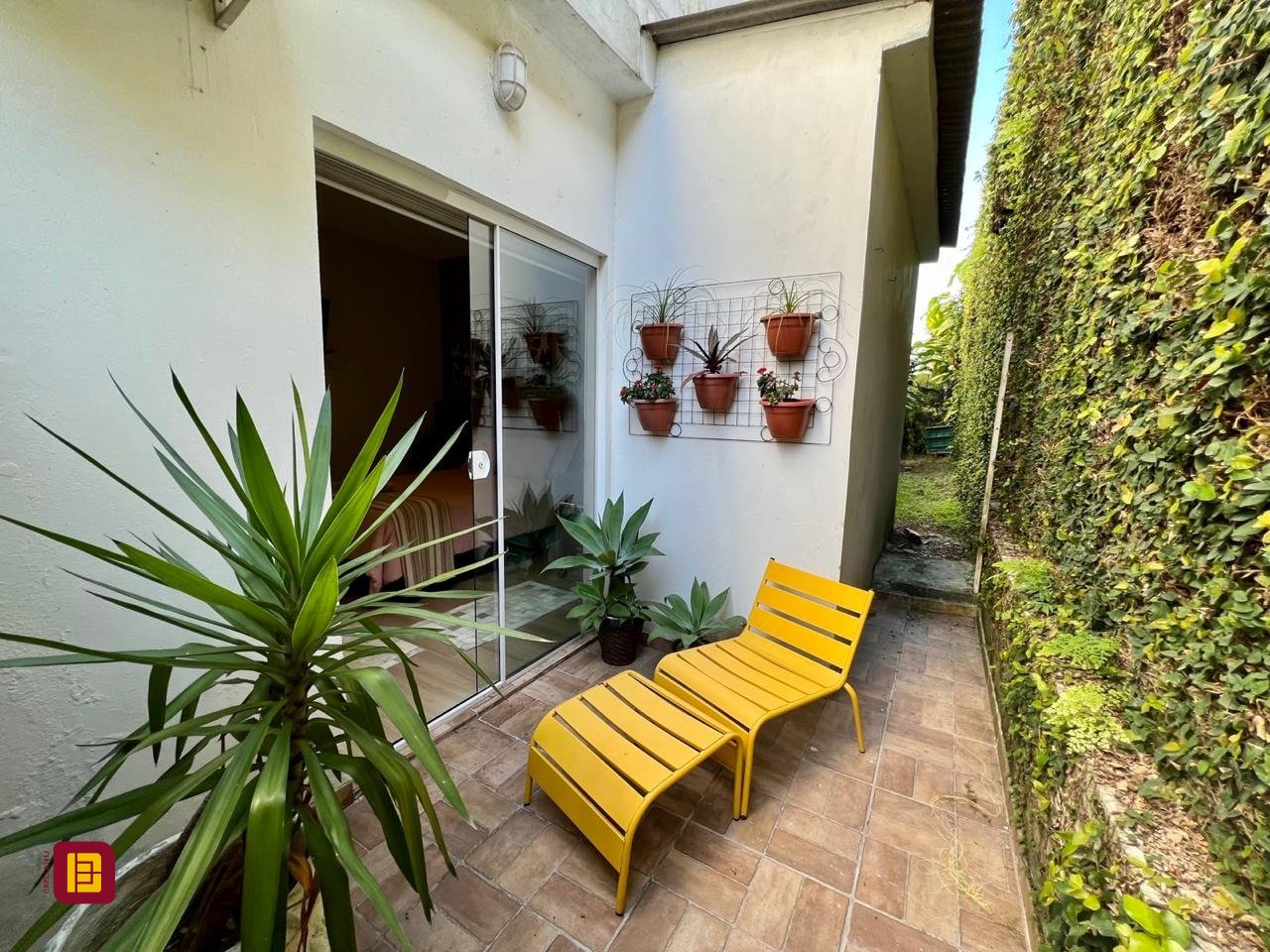 Casa com 450m², 8 quartos (sendo 8 suítes), 5 garagens, no bairro Centro em Florianópolis