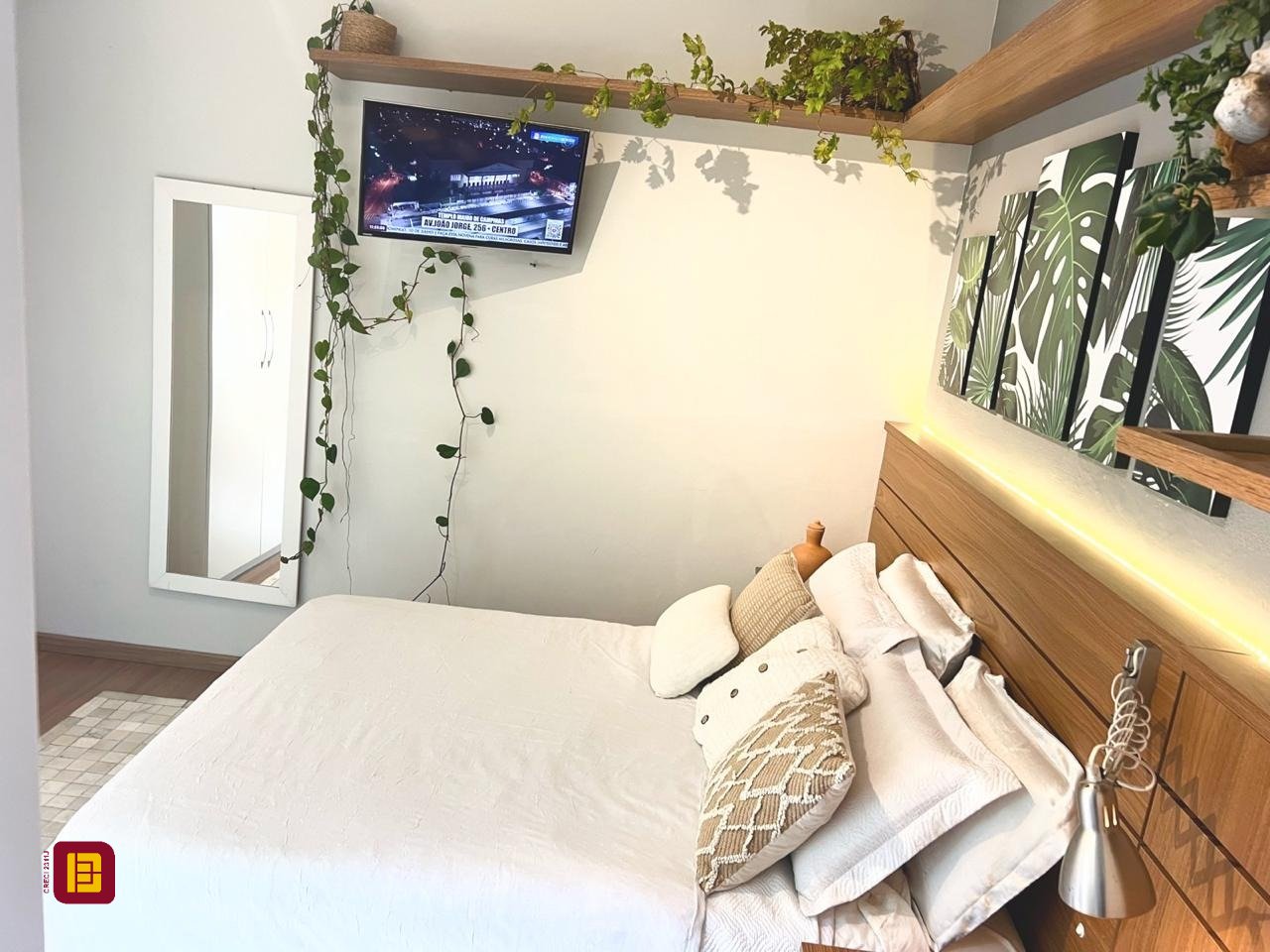 Casa com 450m², 8 quartos (sendo 8 suítes), 5 garagens, no bairro Centro em Florianópolis