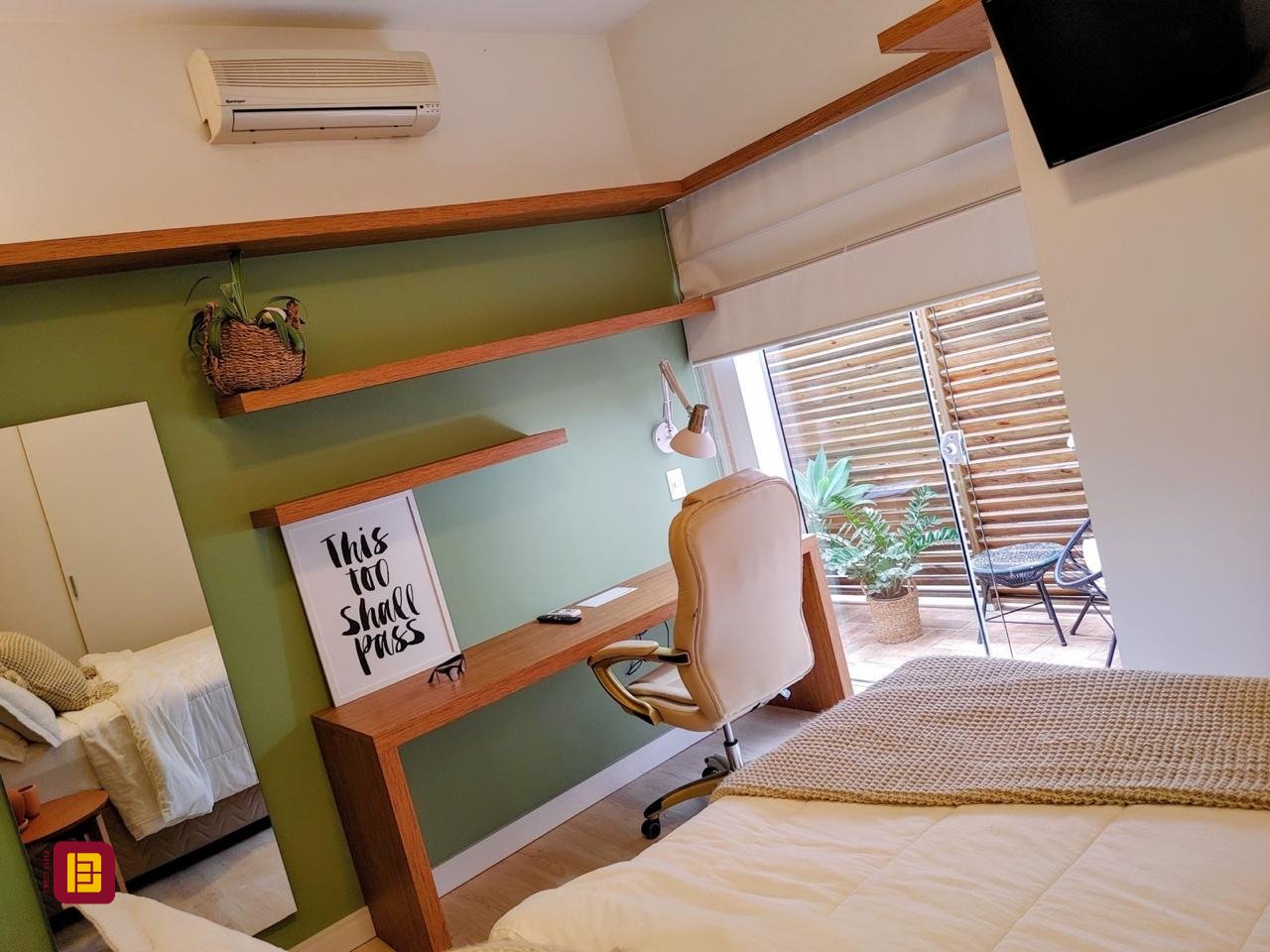 Casa com 450m², 8 quartos (sendo 8 suítes), 5 garagens, no bairro Centro em Florianópolis