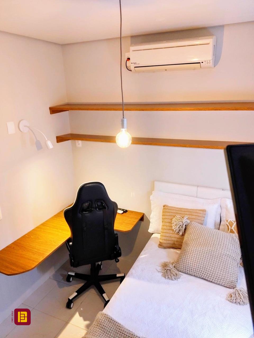 Casa com 450m², 8 quartos (sendo 8 suítes), 5 garagens, no bairro Centro em Florianópolis