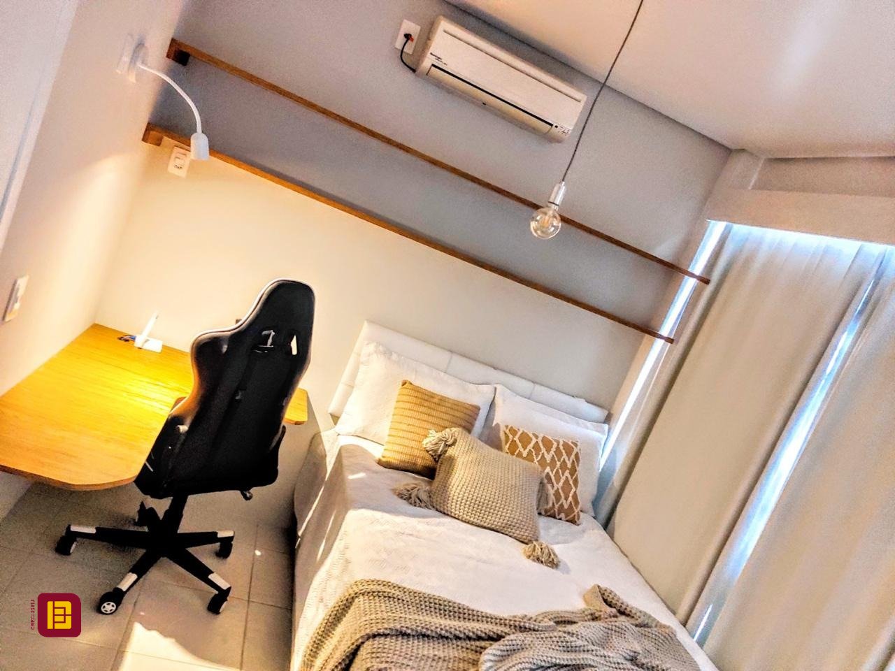 Casa com 450m², 8 quartos (sendo 8 suítes), 5 garagens, no bairro Centro em Florianópolis