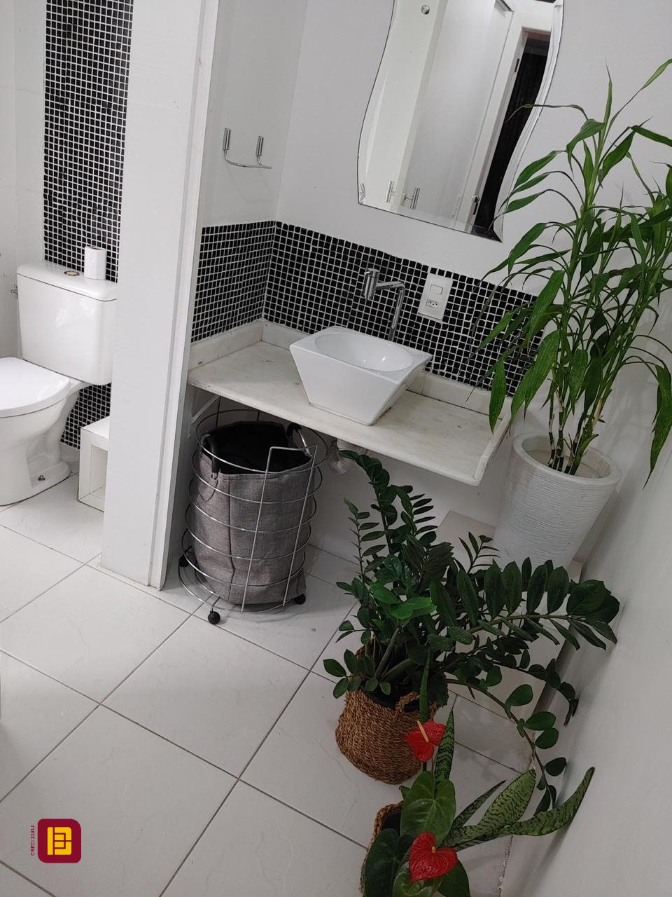 Casa com 450m², 8 quartos (sendo 8 suítes), 5 garagens, no bairro Centro em Florianópolis