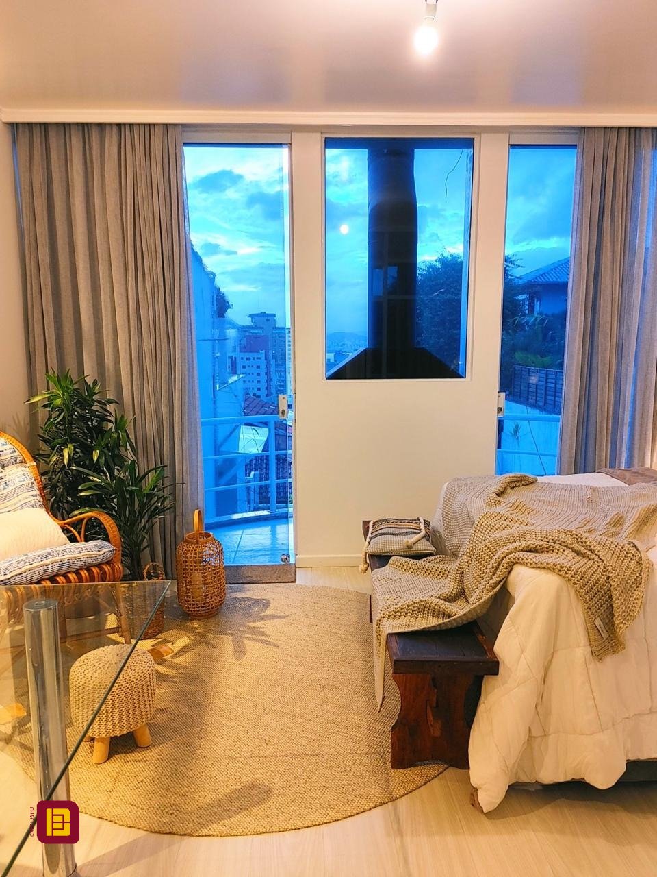 Casa com 450m², 8 quartos (sendo 8 suítes), 5 garagens, no bairro Centro em Florianópolis