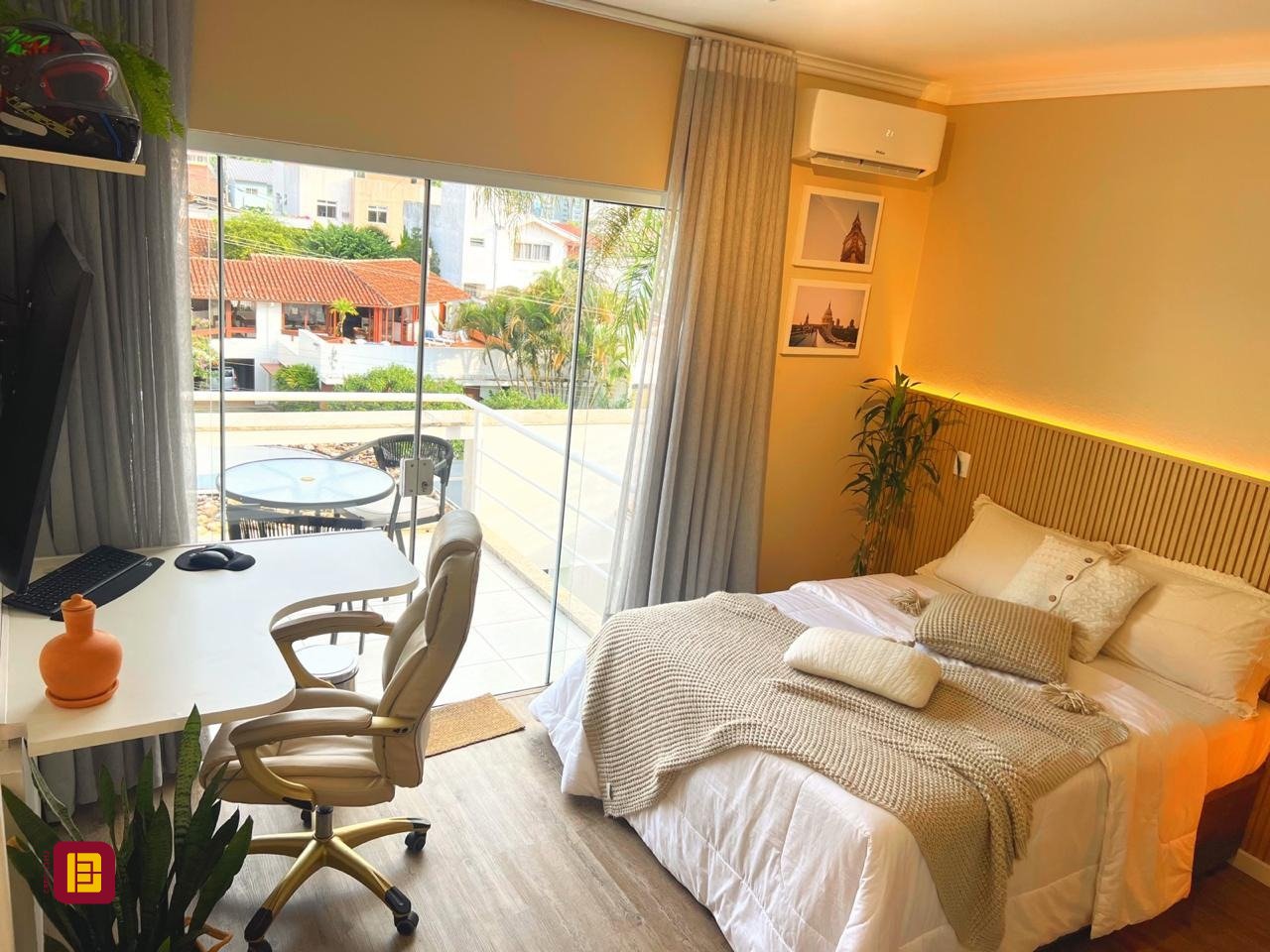 Casa com 450m², 8 quartos (sendo 8 suítes), 5 garagens, no bairro Centro em Florianópolis