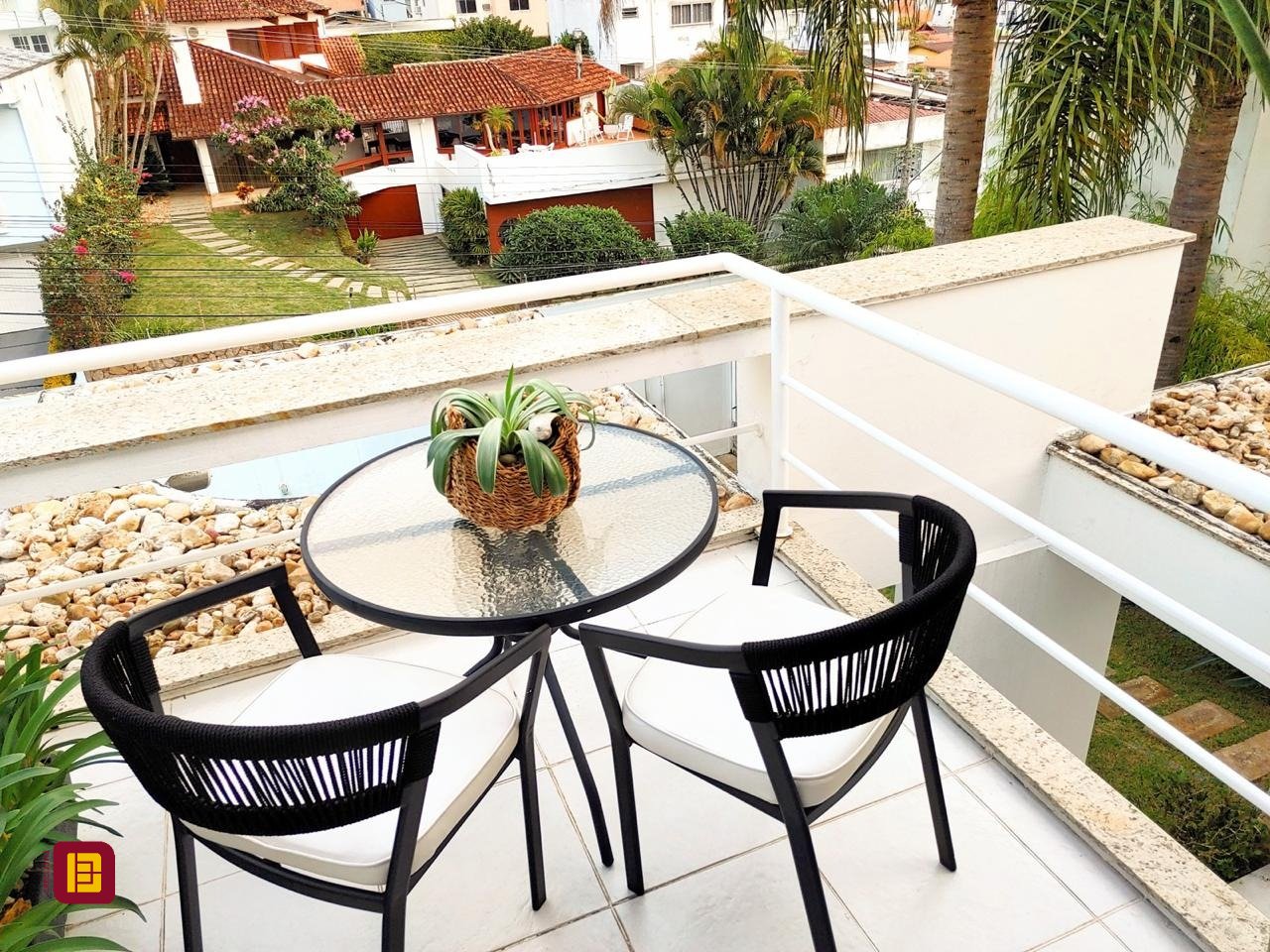 Casa com 450m², 8 quartos (sendo 8 suítes), 5 garagens, no bairro Centro em Florianópolis