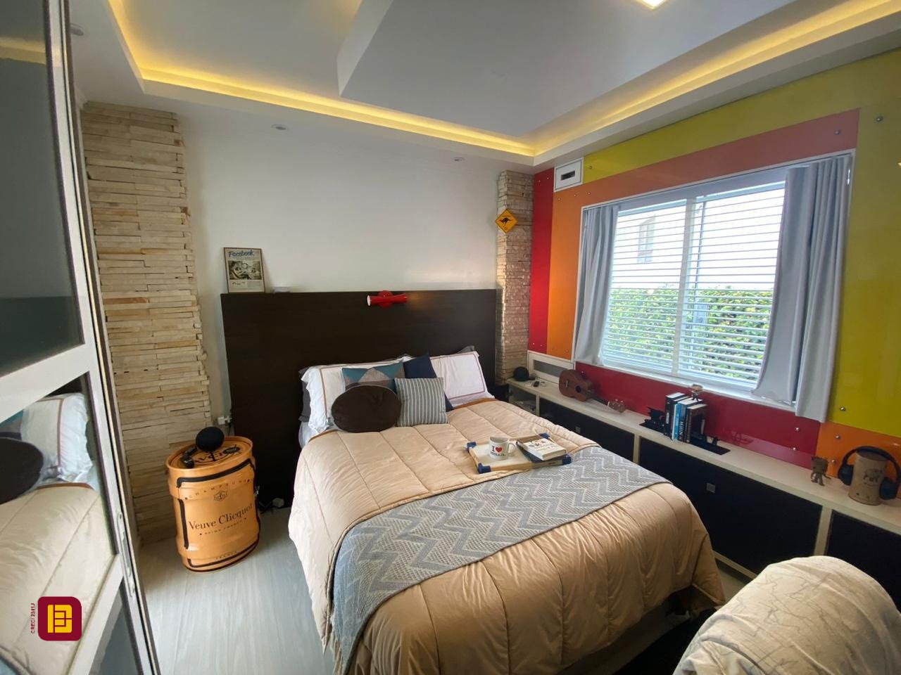 Casa com 450m², 8 quartos (sendo 8 suítes), 5 garagens, no bairro Centro em Florianópolis