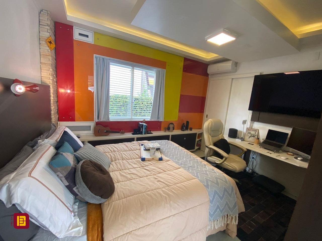 Casa com 450m², 8 quartos (sendo 8 suítes), 5 garagens, no bairro Centro em Florianópolis