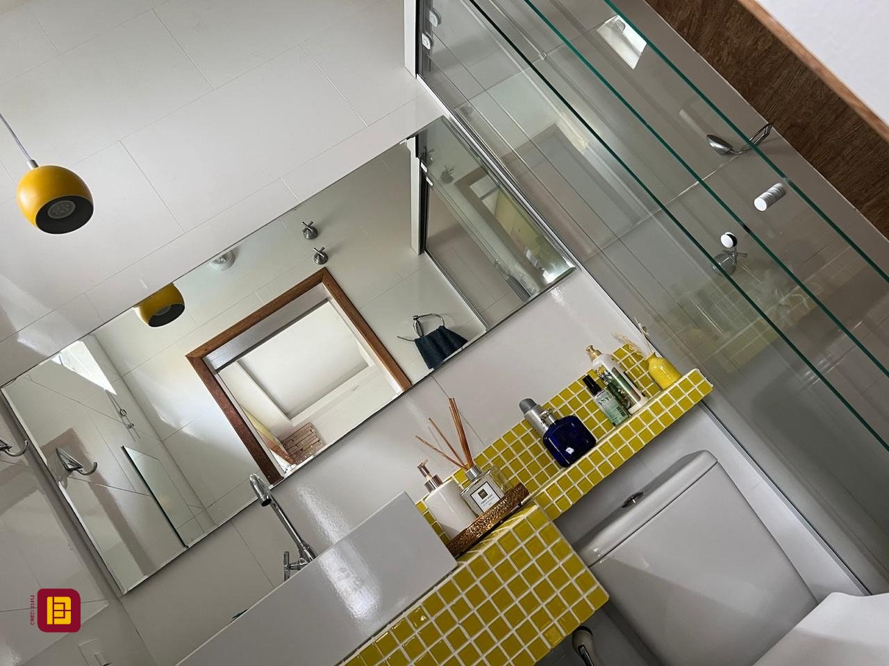 Casa com 450m², 8 quartos (sendo 8 suítes), 5 garagens, no bairro Centro em Florianópolis