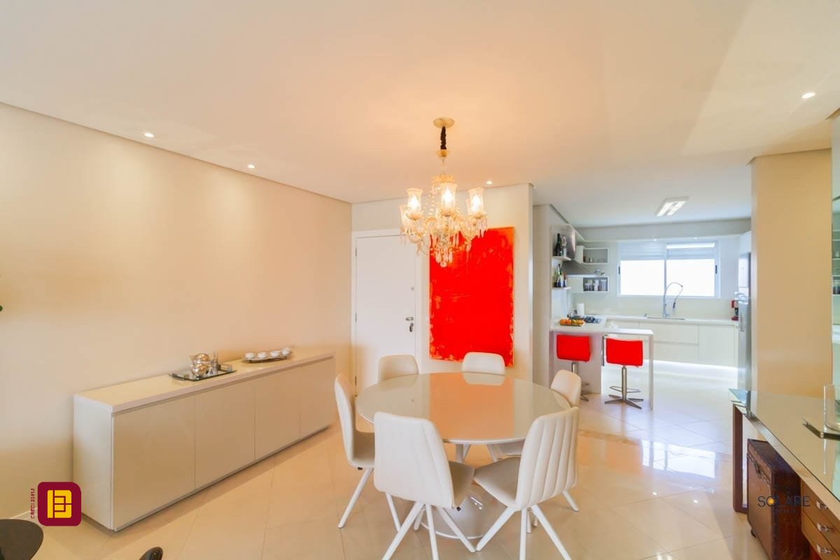 Cobertura com 297m², 4 quartos (sendo 2 suítes), 3 garagens, no bairro João Paulo em Florianópolis