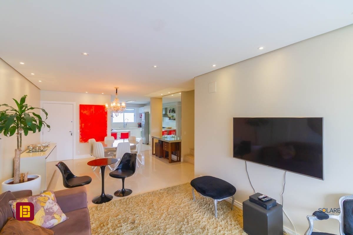 Cobertura com 297m², 4 quartos (sendo 2 suítes), 3 garagens, no bairro João Paulo em Florianópolis