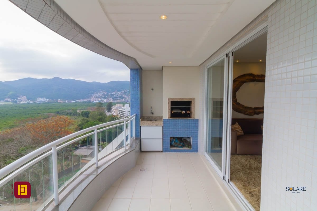 Cobertura com 297m², 4 quartos (sendo 2 suítes), 3 garagens, no bairro João Paulo em Florianópolis