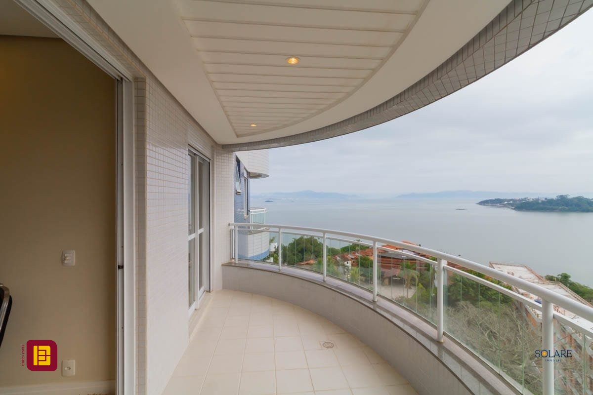Cobertura com 297m², 4 quartos (sendo 2 suítes), 3 garagens, no bairro João Paulo em Florianópolis