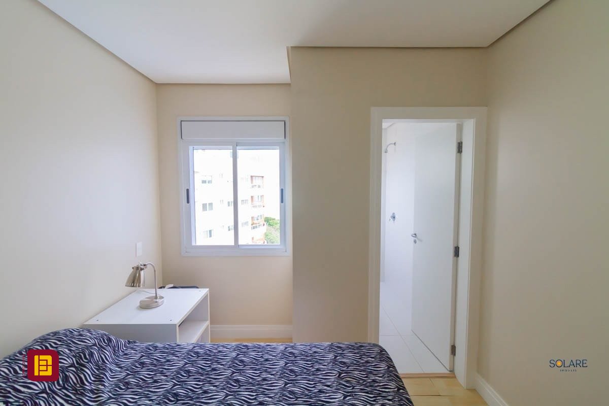 Cobertura com 297m², 4 quartos (sendo 2 suítes), 3 garagens, no bairro João Paulo em Florianópolis