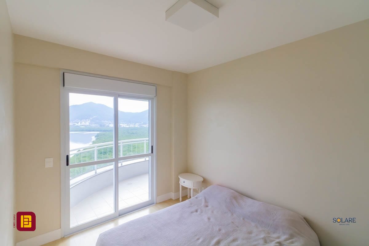 Cobertura com 297m², 4 quartos (sendo 2 suítes), 3 garagens, no bairro João Paulo em Florianópolis