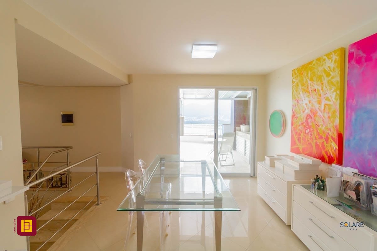 Cobertura com 297m², 4 quartos (sendo 2 suítes), 3 garagens, no bairro João Paulo em Florianópolis
