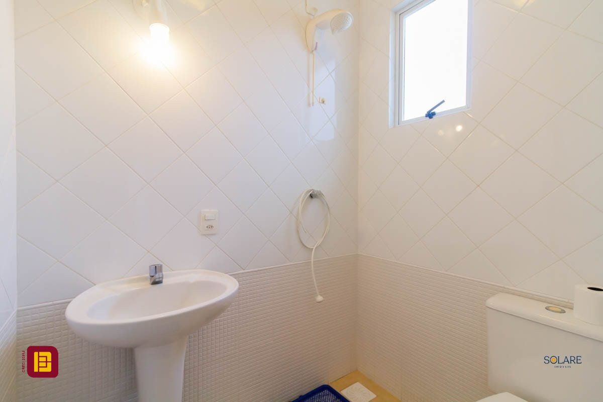 Cobertura com 297m², 4 quartos (sendo 2 suítes), 3 garagens, no bairro João Paulo em Florianópolis
