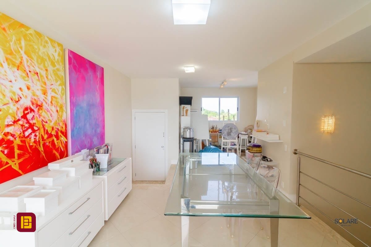 Cobertura com 297m², 4 quartos (sendo 2 suítes), 3 garagens, no bairro João Paulo em Florianópolis