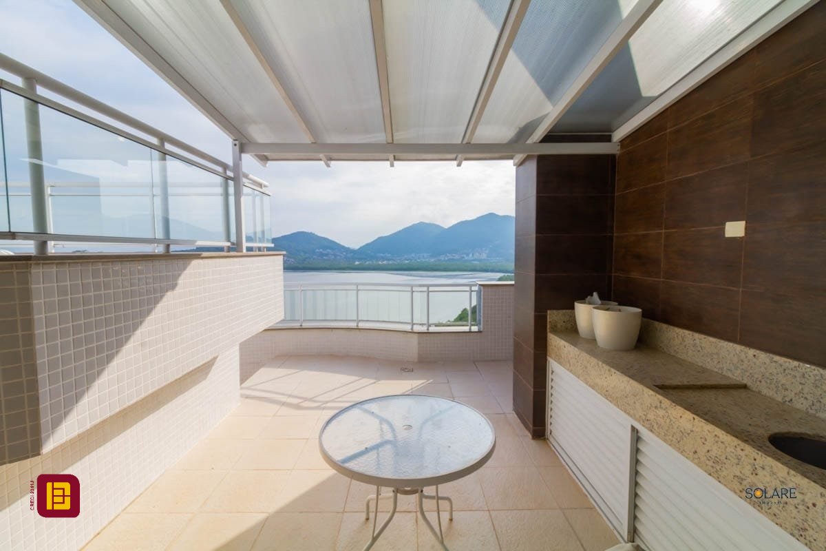 Cobertura com 297m², 4 quartos (sendo 2 suítes), 3 garagens, no bairro João Paulo em Florianópolis