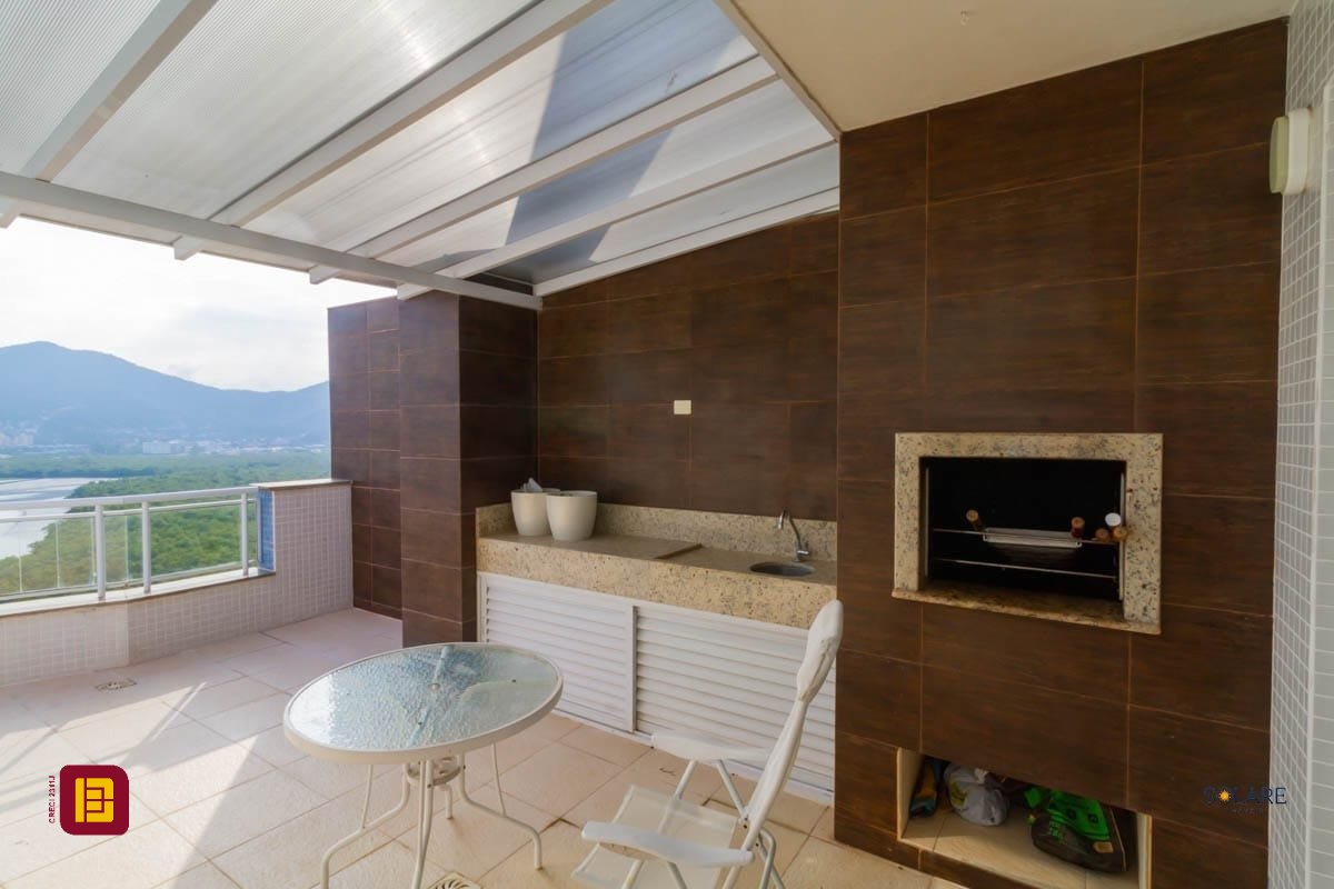 Cobertura com 297m², 4 quartos (sendo 2 suítes), 3 garagens, no bairro João Paulo em Florianópolis