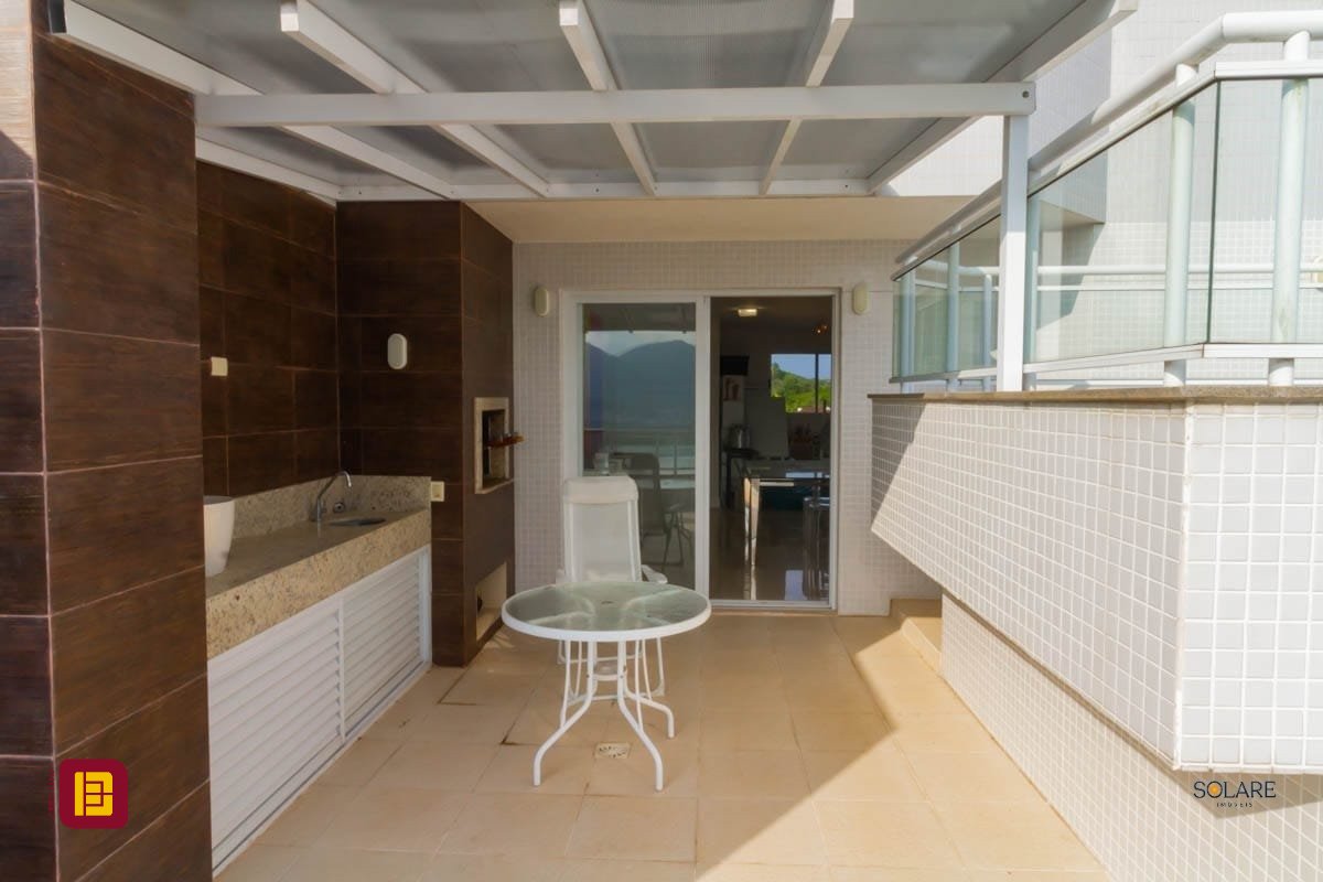 Cobertura com 297m², 4 quartos (sendo 2 suítes), 3 garagens, no bairro João Paulo em Florianópolis