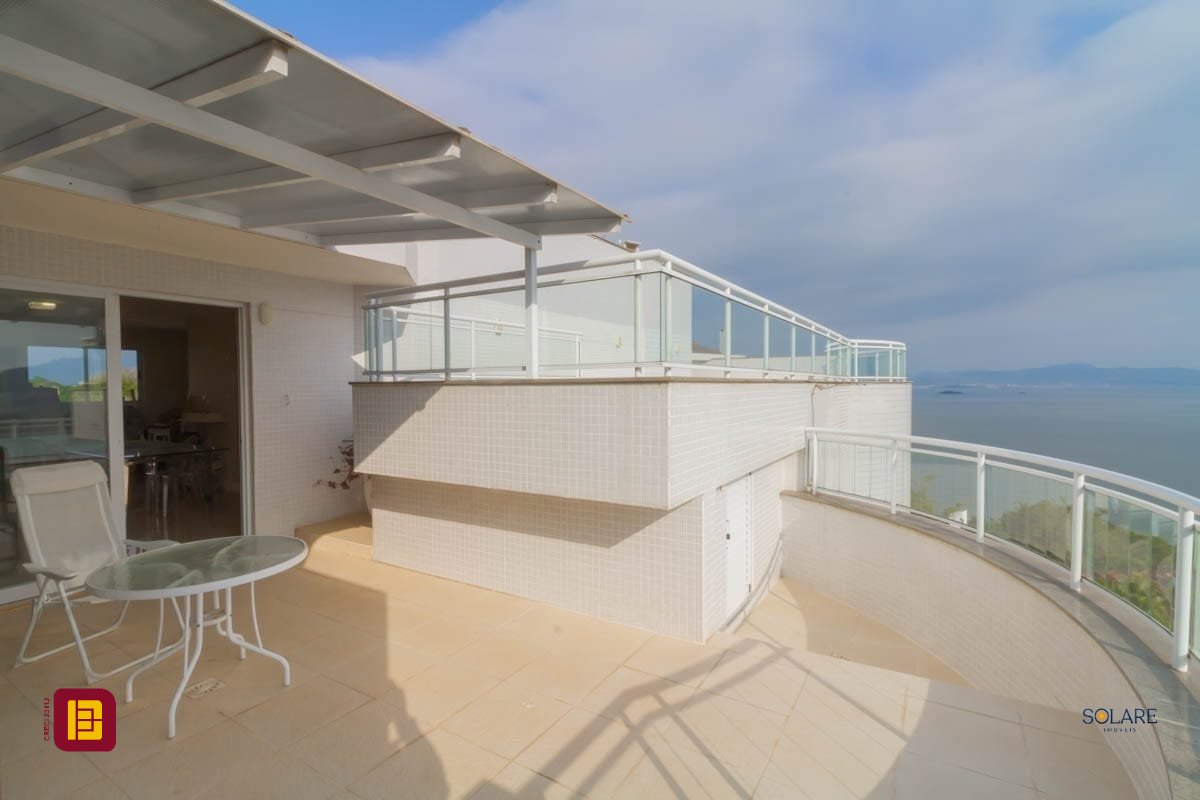 Cobertura com 297m², 4 quartos (sendo 2 suítes), 3 garagens, no bairro João Paulo em Florianópolis