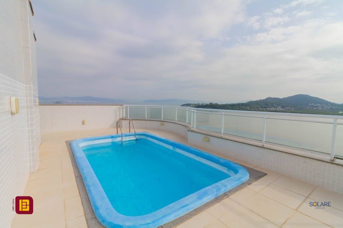Cobertura com 297m², 4 quartos (sendo 2 suítes), 3 garagens, no bairro João Paulo em Florianópolis