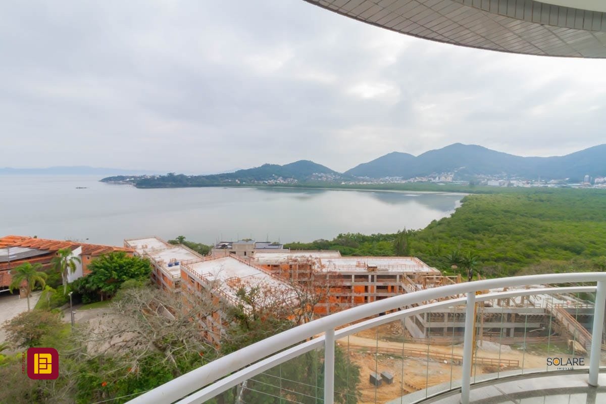 Cobertura com 297m², 4 quartos (sendo 2 suítes), 3 garagens, no bairro João Paulo em Florianópolis