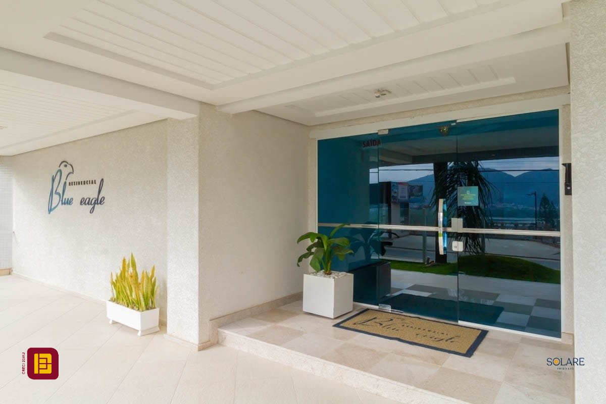 Cobertura com 297m², 4 quartos (sendo 2 suítes), 3 garagens, no bairro João Paulo em Florianópolis