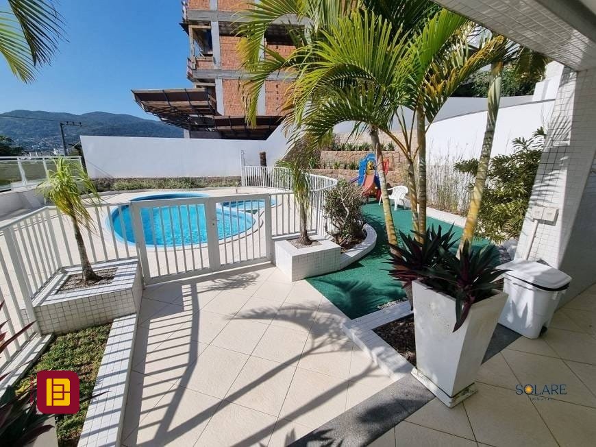 Cobertura com 297m², 4 quartos (sendo 2 suítes), 3 garagens, no bairro João Paulo em Florianópolis