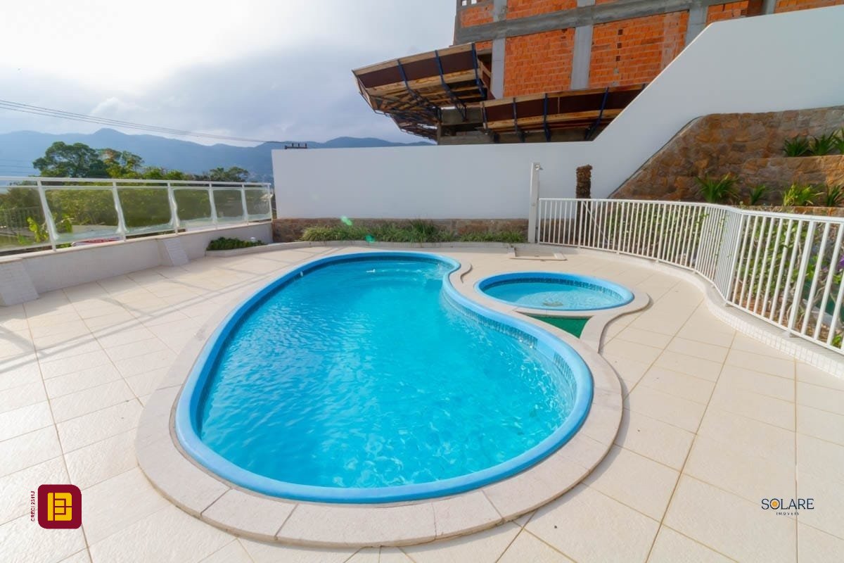 Cobertura com 297m², 4 quartos (sendo 2 suítes), 3 garagens, no bairro João Paulo em Florianópolis