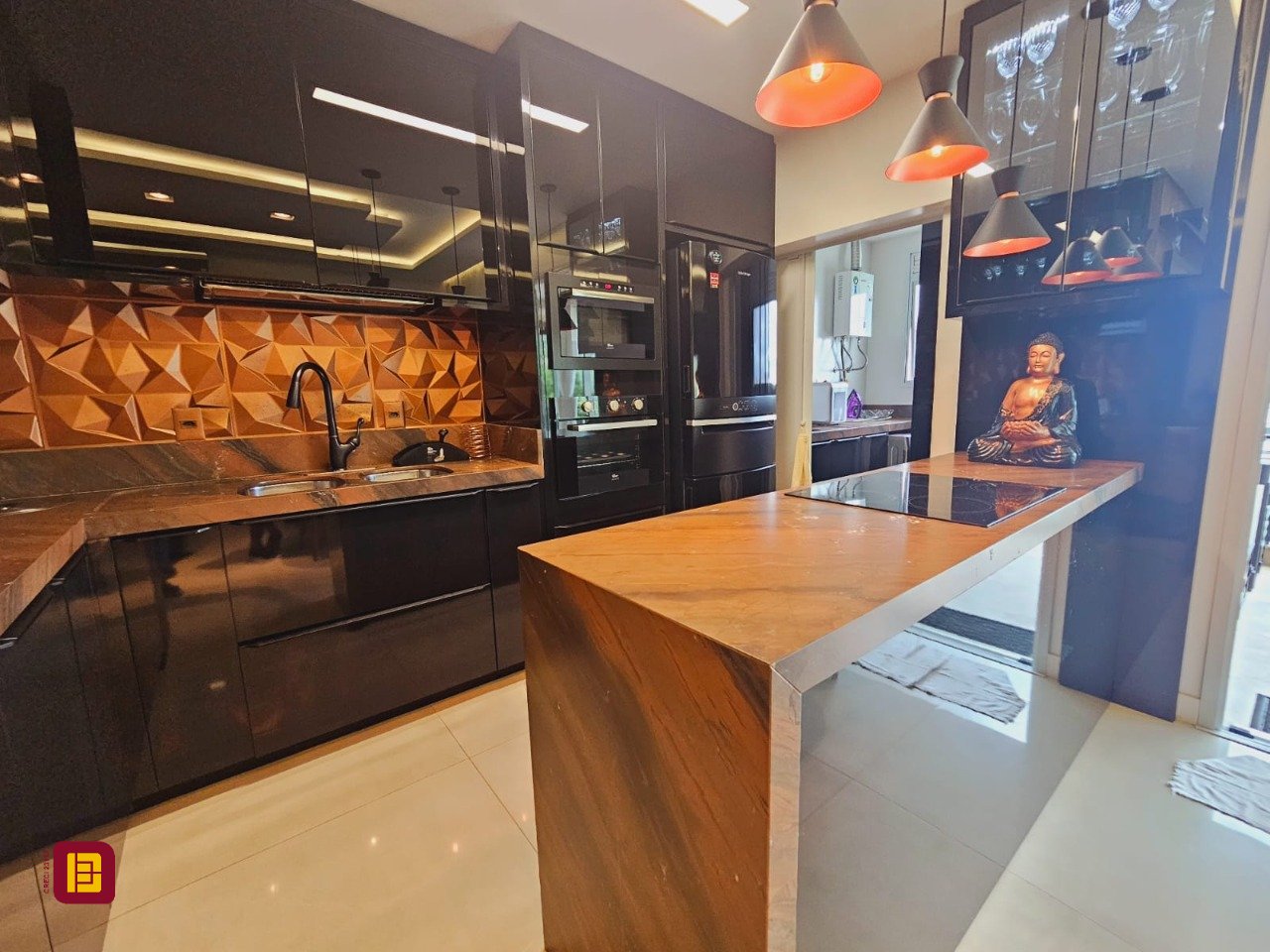 Cobertura com 191m², 4 quartos (sendo 2 suítes), 2 garagens, no bairro Campeche em Florianópolis